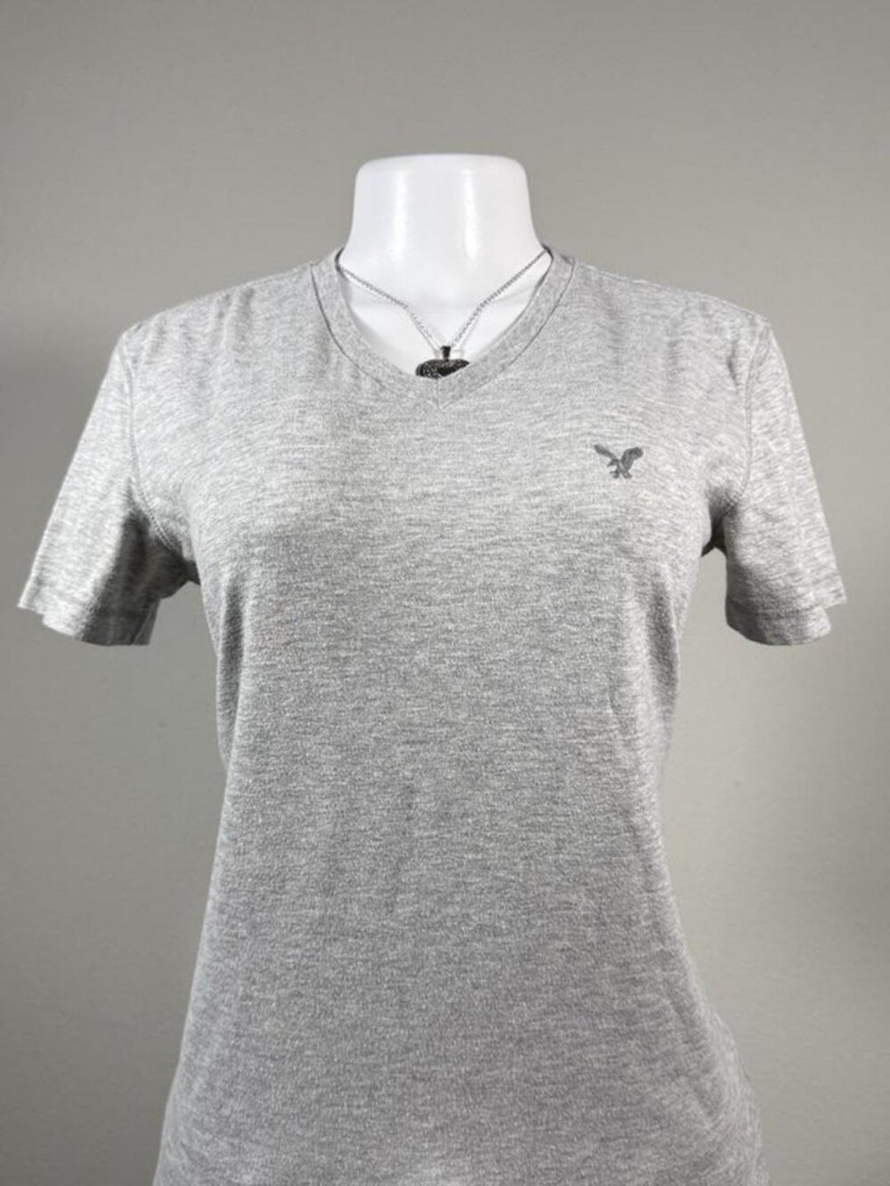 American Eagle t-shirt gray V-neck Legends XS